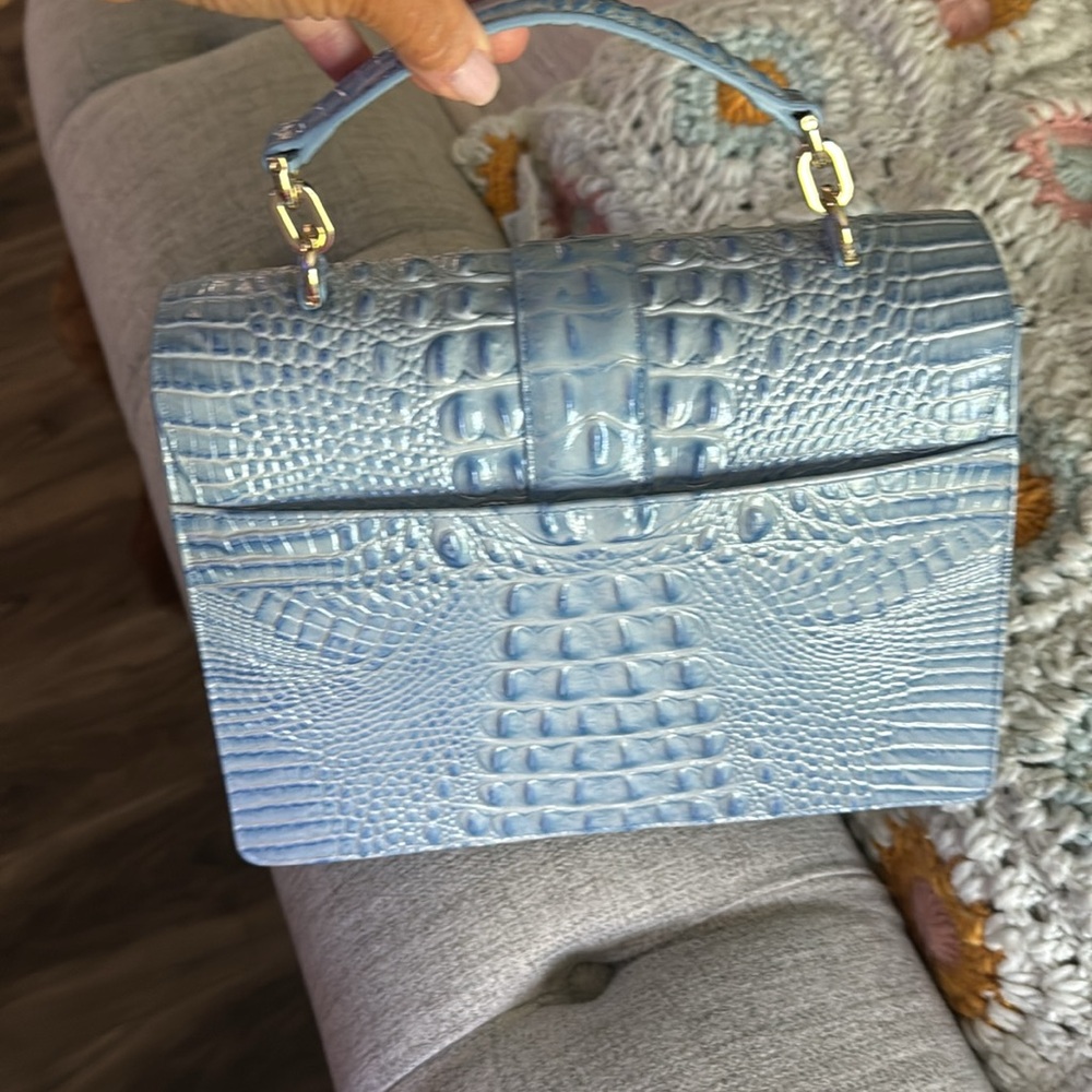 Elegant Blue Crocodile Embossed Bag - Picture 4 of 4